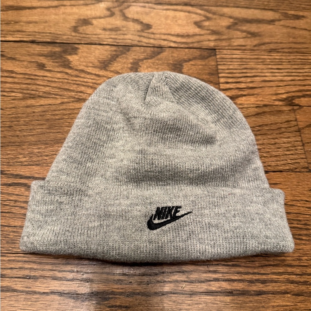 Nike Youth OSFM Gray Beanie Black Embroidered Swoosh Cuffed Winter Hat